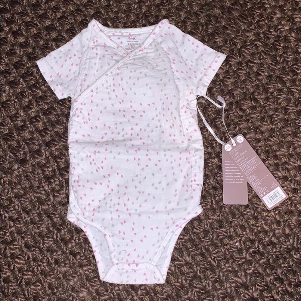 Aden + Anais short sleeve body suit